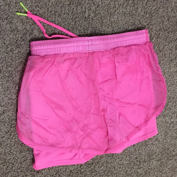 Under Armour Hot Pink Run Shorts Size XS - Picture 5 of 5